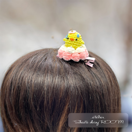 汗かきひよこケーキ〈立ちタイプ〉｜選べるヘアクリップ／マカロン