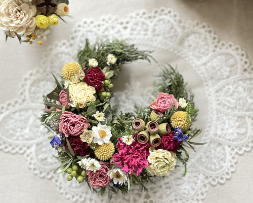 三日月リース　ドライフラワーリース　ドライフラワースワッグ　春リース 三日月リース プリザーブドフラワー ドライフラワー 玄関リース ピンク