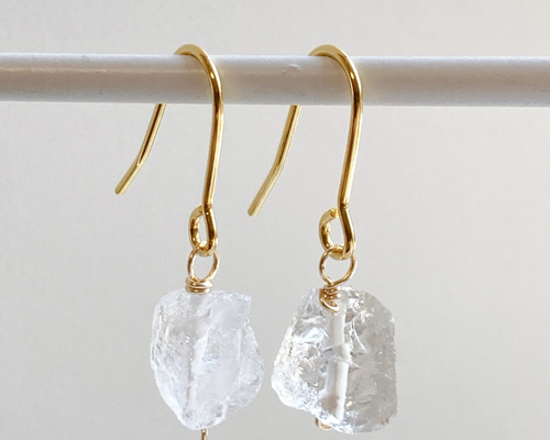 再販♡天然石ラフロック水晶の一粒ピアス/イヤリング ピアス（フック