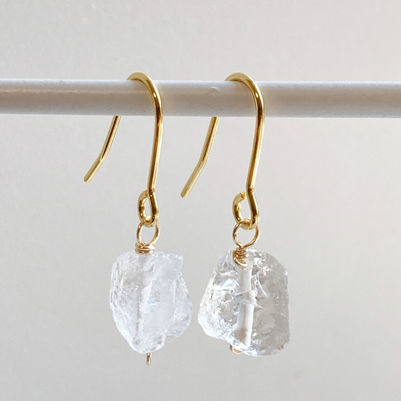 1457雑念を取り払う✨　ラフロック　天然石ピアス　水晶ピアス　クォーツピアス 再販♡天然石ラフロック水晶の一粒ピアス/イヤリング ピアス