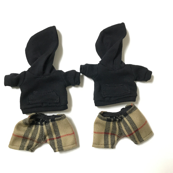 14cmぬいば用【ゆりねさま専用ページ】黒パーカー(ポケット付き)2点、チェックパンツ2点 2枚目の画像