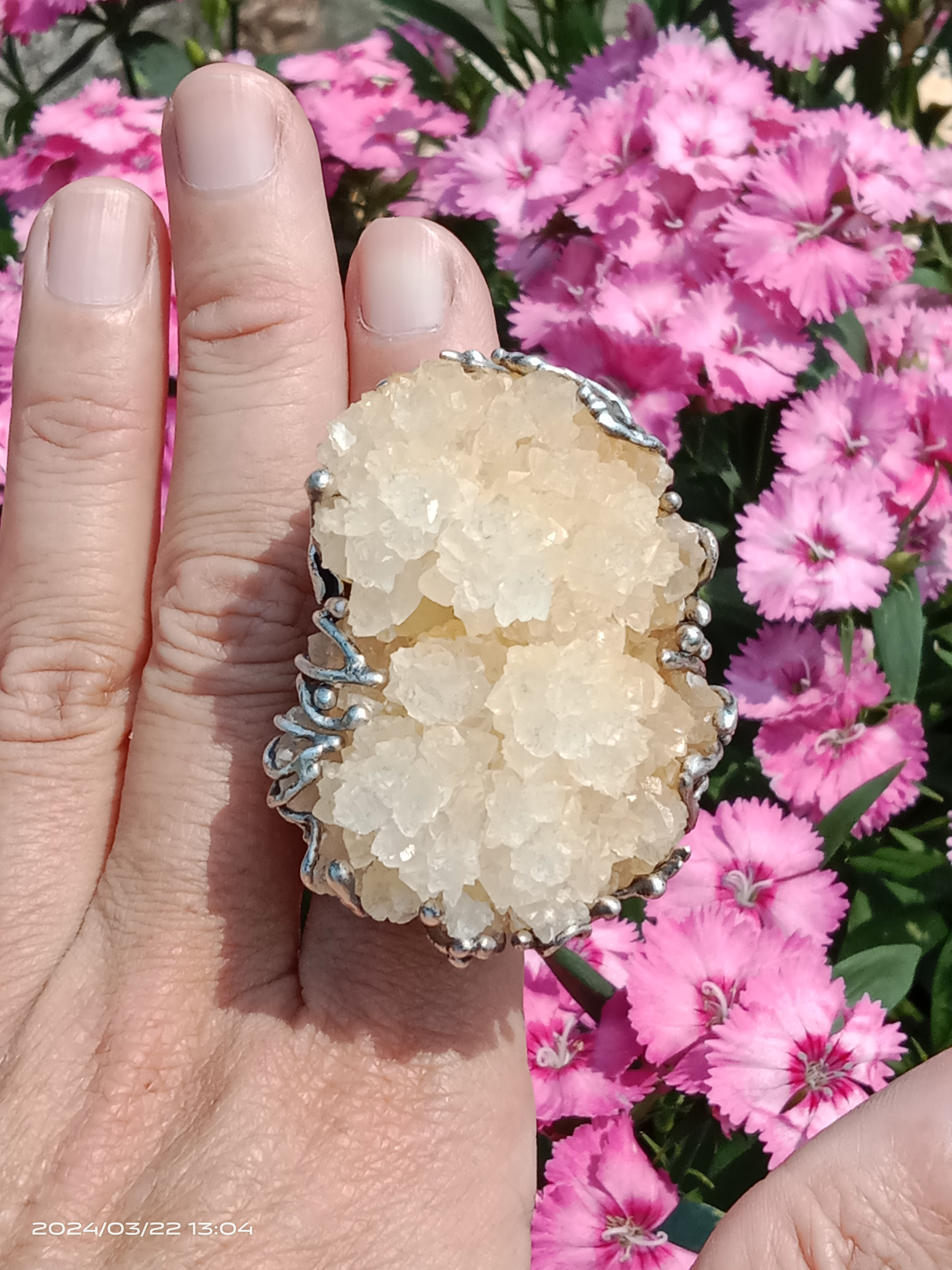 アラゴナイト鉱物 ハンドメイドシルバーリング 〜「関係」〜 アラゴナイト鉱物 シルバーリング