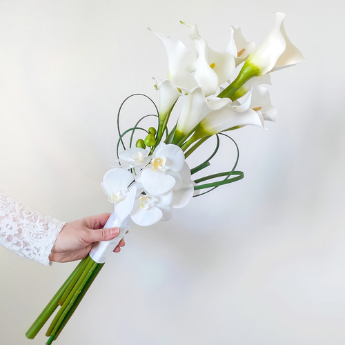 生花に見える】カラー 胡蝶蘭 造花 ウェディングブーケ 白 ブートニア