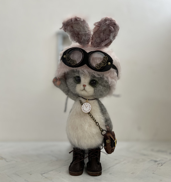 うさ耳帽子のごーぐるにゃんこ 羊毛フェルト 猫 ぬいぐるみ 羊毛