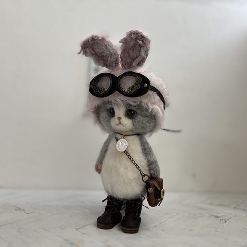 うさ耳帽子のごーぐるにゃんこ 羊毛フェルト 猫 ぬいぐるみ 羊毛