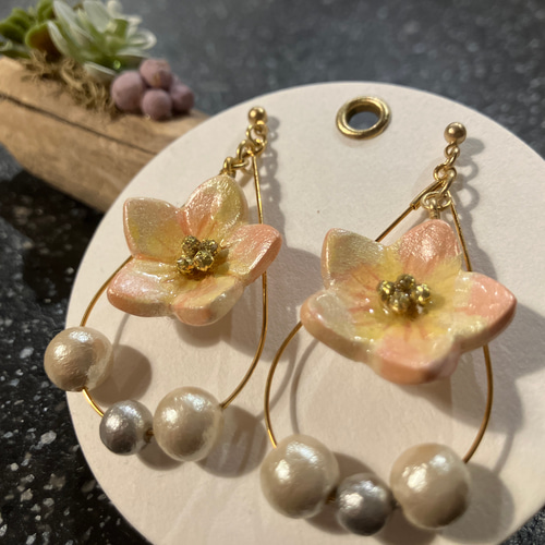 桜のピアス（石塑粘土） ピアス（スタッド・一粒） もみのき