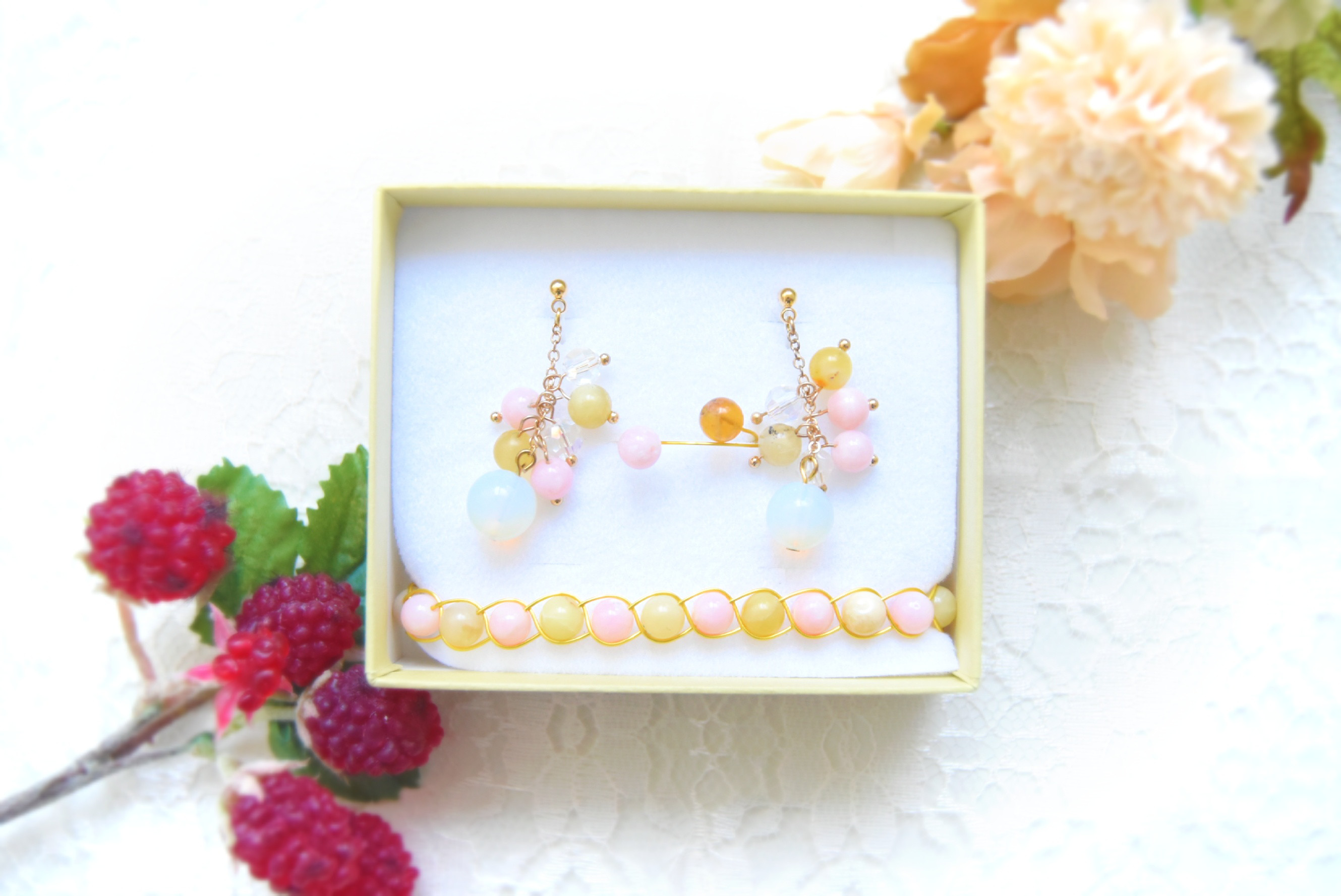 オパールのイヤリング 指輪 ブレスレット 推しカラー 誕生石 10月 黄 ピンク