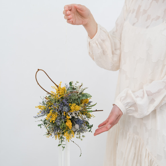 ミモザリース　ミモザボール　ミモザフライングリース　ミモザフライングスワッグ フラワーレッスン】ミモザのフライングリース - YouTube