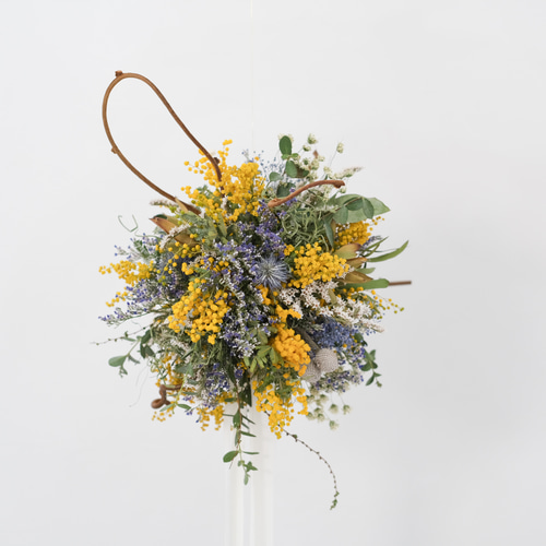 春を彩るミモザとスターチスのフライングボール＊ドライフラワー