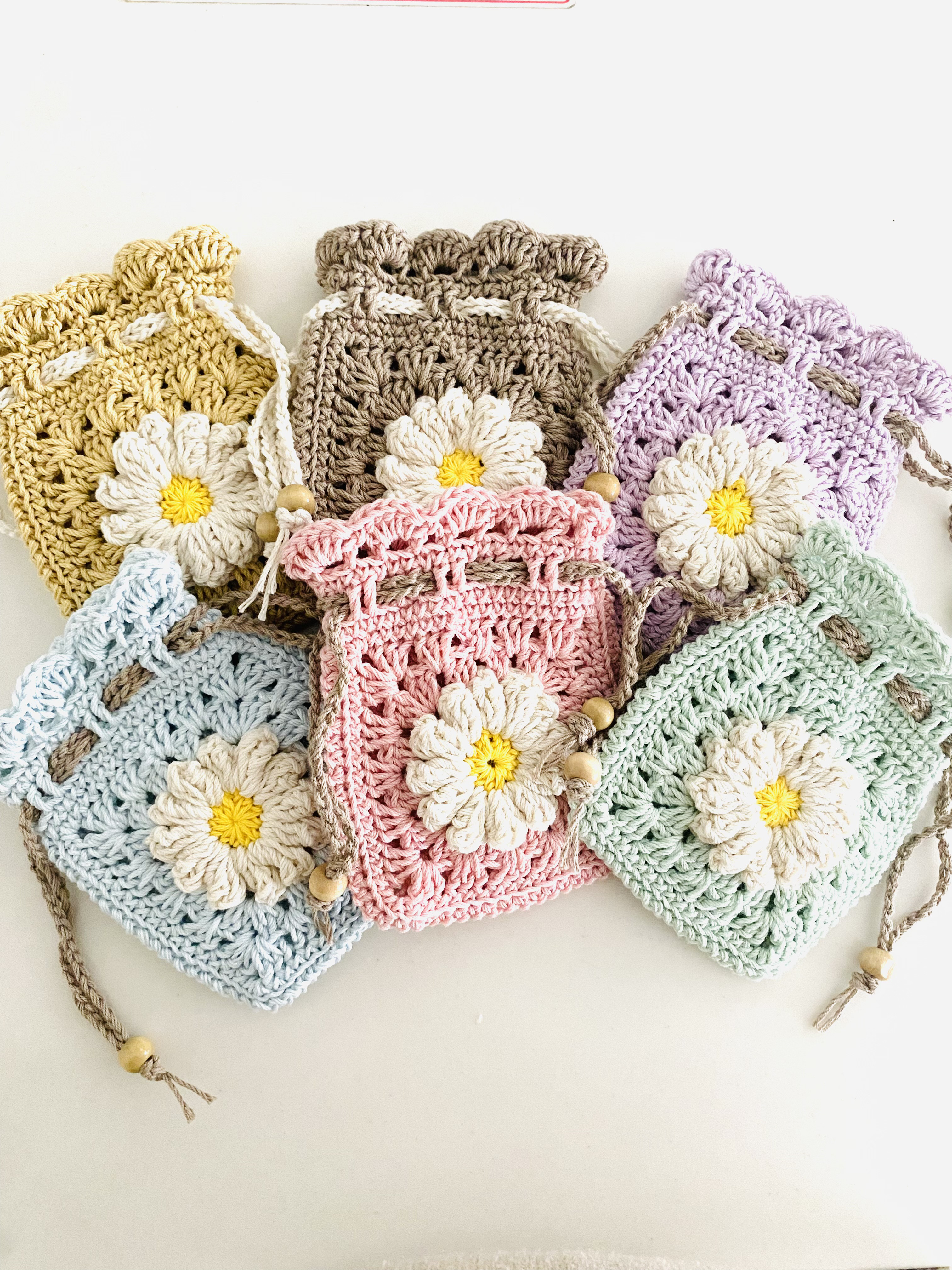 ＊じゅんじゅん様＊ハンドメイド　巾着トート　グラニーバッグ handmade》グラニースクエア モチーフつなぎ ちょい持ち かばん