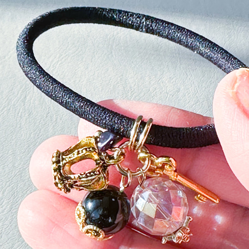 美品JUCY COUTURE ジューシークチュールi8 ブレスレット 王冠