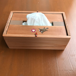　箱なしソフトパックのテッシュケース　197㎜×178㎜×厚み5㎝のパック　木製box　蓋を載せるタイプ　ムササビの絵柄 2枚目の画像