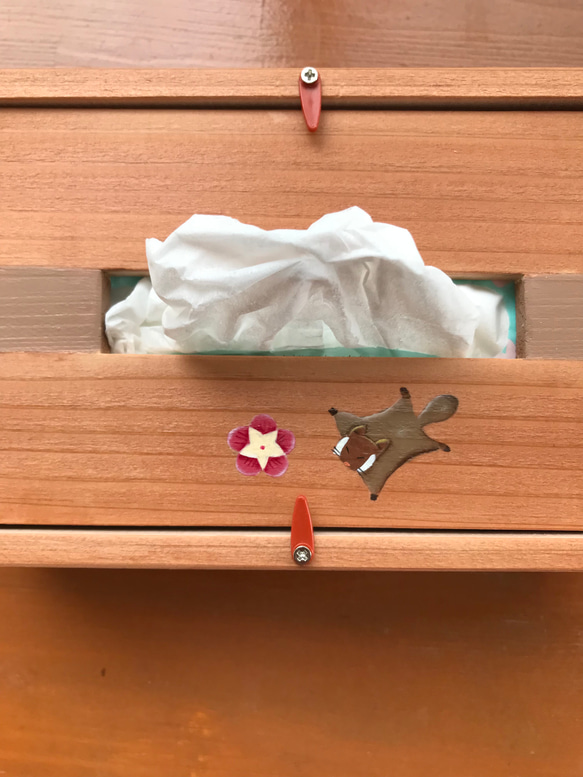 　箱なしソフトパックのテッシュケース　197㎜×178㎜×厚み5㎝のパック　木製box　蓋を載せるタイプ　ムササビの絵柄 4枚目の画像