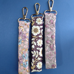 インド刺繍リボンのハンドストラップ　紫系 5枚目の画像