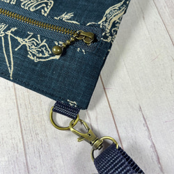 鳥獣戯画のタテ型サコッシュ　紺地　外ポケット付　ショルダーストラップ付　送料込み 6枚目の画像