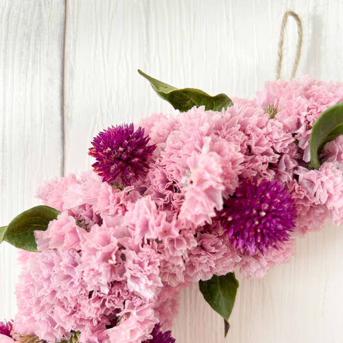 ドライフラワーリース　ハーフリース　スターチス　ピンク　インテリア スターチスとかすみ草のドライフラワーハーフリース | ドライ