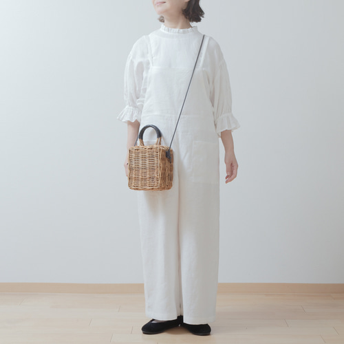美品 liplneゆるりと大人かわいいサロペットワイドパンツ-リネン/ブラック ゆるりと大人かわいいサロペットワイドパンツ-リネン/ブラック