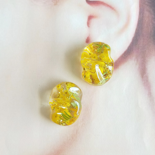 ≪319 イエロー≫ハンドメイドレジンピアス 450円 ミモザと金木犀のそら豆イヤリング〜 ドライフラワー クリア レジン