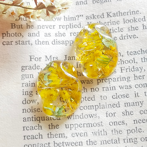 レジンイヤリング　3点セット　ミモザ　ゴールド　ホワイト　夏 レジンイヤリング3点セットミモザゴールドホワイト夏