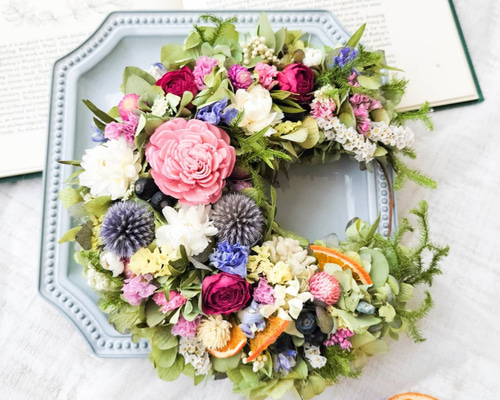 お花畑のような紫陽花の三日月リース ドライフラワー 紫陽花