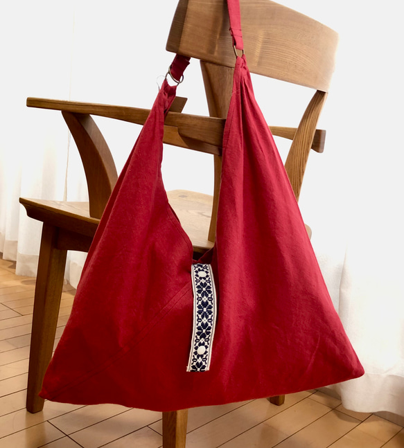 リトアニアリネン製ショルダーバッグ - 可愛い赤のあづま袋 1枚目の画像