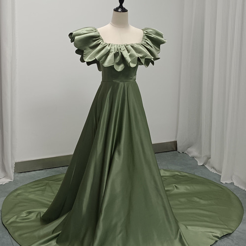 送料無料！パーティードレス グリーン 光沢サテン オフショルダー  
