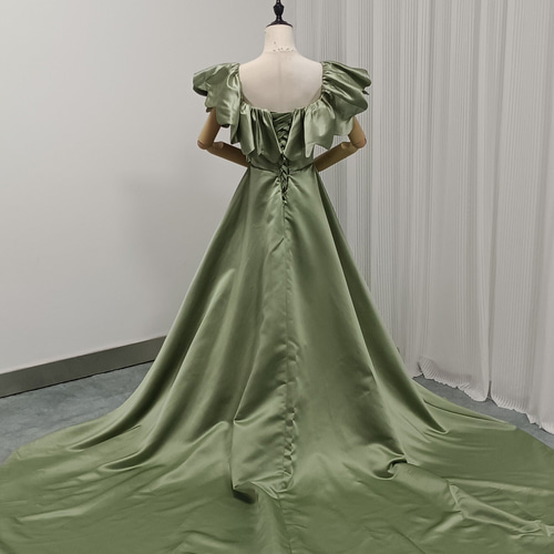 送料無料！パーティードレス グリーン 光沢サテン オフショルダー  