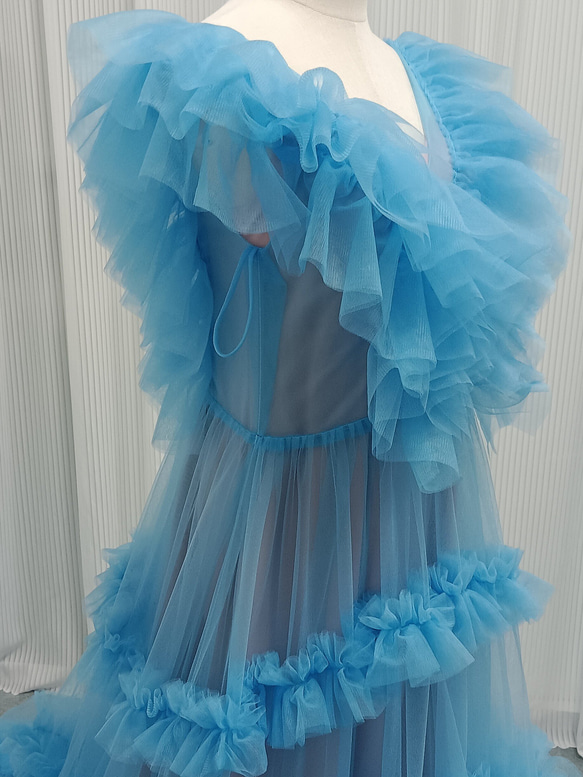 送料無料！豪華！ カラードレス オンショルダードレス 爽やかで優しいブルー 柔らかく重ねたチュールスカート 前撮り ブラ 5枚目の画像