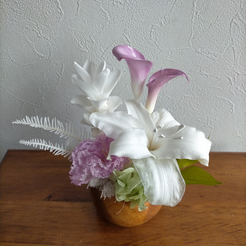 仏花　御供え花　造花　クレマチス、百合、トルコキキョウアレンジ 楽天市場】仏花 造花 上品なカサブランカと藤色トルコキキョウの
