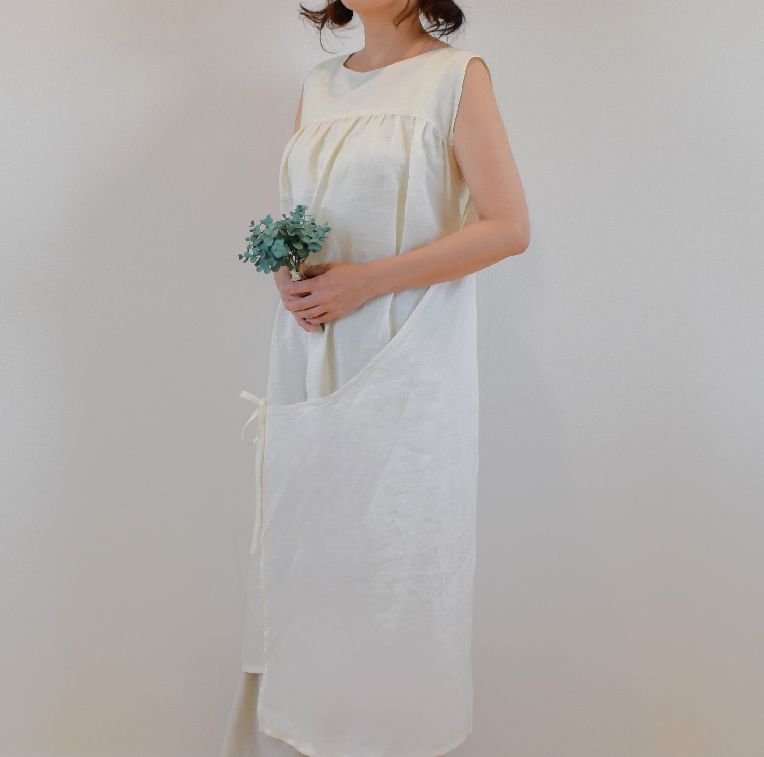 リネン100％ アシンメトリー エプロン ギャザー ワンピース/white オフホワイト