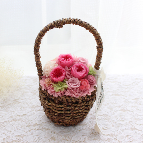 まるいフォルムの華やか花かご アレンジ プリザーブドフラワー 記念日 