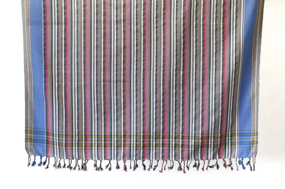 ケニアの綿織物 キコイ（ Kikoi ）ショール大判 ストール 羽織る 5枚目の画像