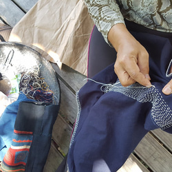 女性用藍染め草木染め刺繍トップスオーガニック純綿手刺繍トップス手織り幅広刺子刺繍 - 花クリスマス交換ギフト友人誕生日プレゼント 16枚目の画像