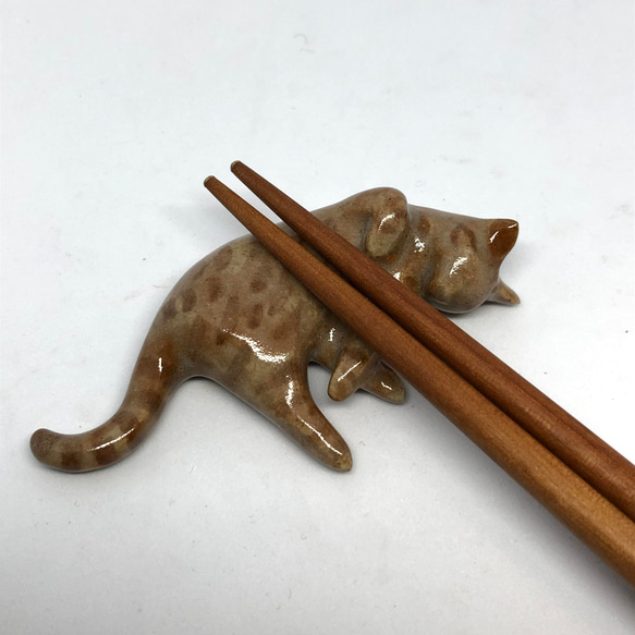 猫の箸置き三態（茶トラ）　はしおき　ネコ　茶トラ　陶器 4枚目の画像