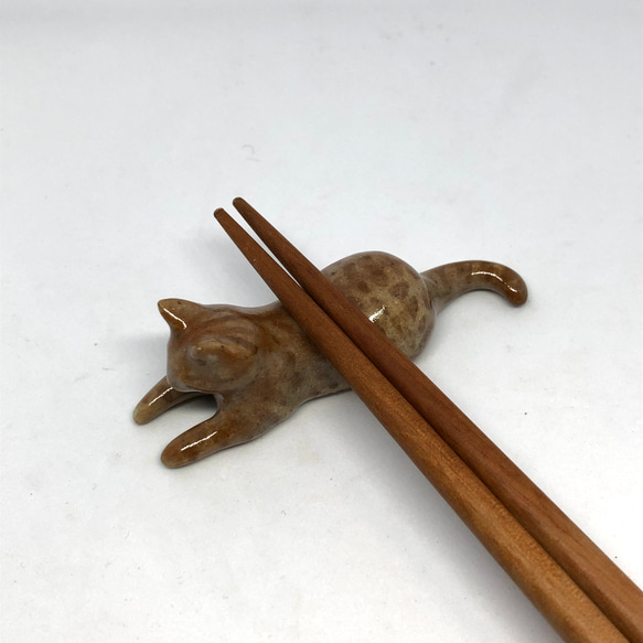 猫の箸置き三態（茶トラ）　はしおき　ネコ　茶トラ　陶器 3枚目の画像