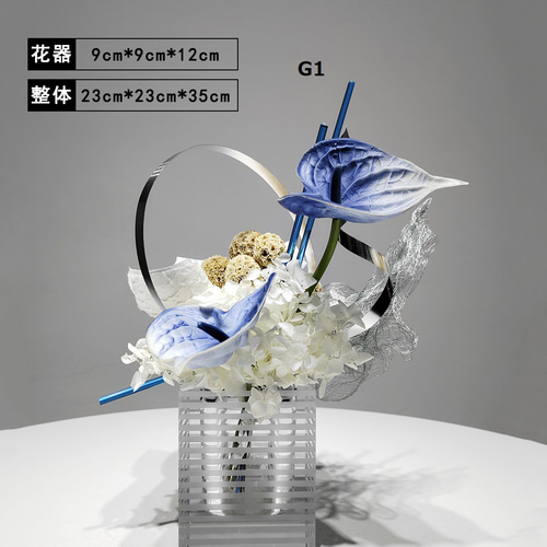 ガラス花瓶の豪華な造花アレンジメント - リビングルームやダイニング