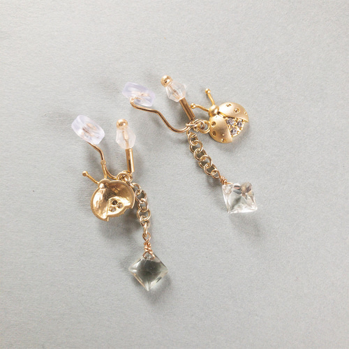 幸せのてんとう虫】 宝石質グリーンアメジスト 痛くないイヤリング 