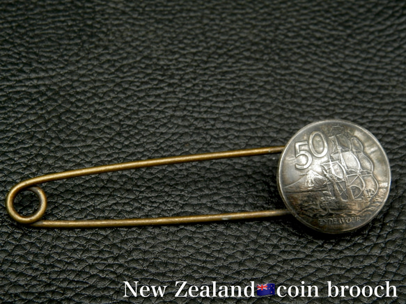 ＃B86  New Zealand Coin Brooch 2枚目の画像