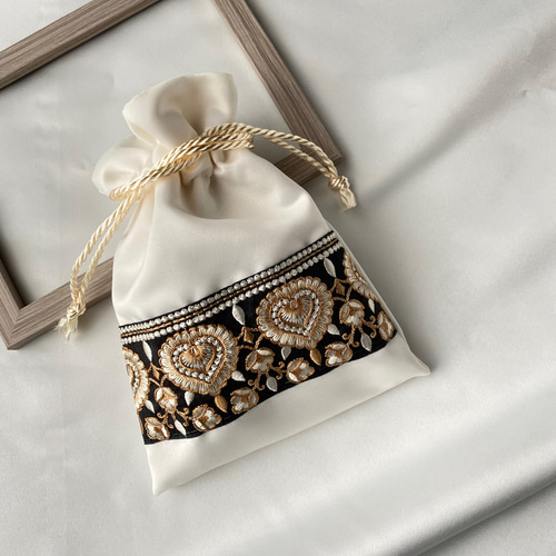 ♡インド刺繍リボン巾着ポーチ【heart】♡ 巾着袋 nana*nona