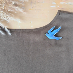 光る羽根ではばたく幸せの青い鳥＊ブローチ 3枚目の画像