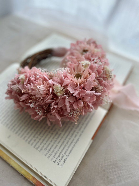 美しさを長く楽しめるピンク紫陽花のプリザーブドフラワーリース✴︎誕生日プレゼント、母の日…など贈り物にもおススメです❗️ 5枚目の画像