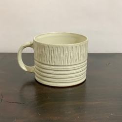 陶器　白マットのマグカップ 2枚目の画像