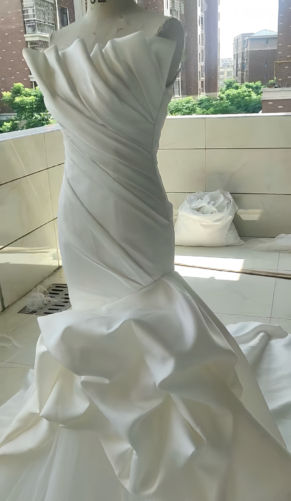 新着商品！高品質保証　胸フリル　ベアトップ　マーメイドドレス　サイズオーダー可能　編み上げ　背中見せ　ロングトレーン結婚 2枚目の画像