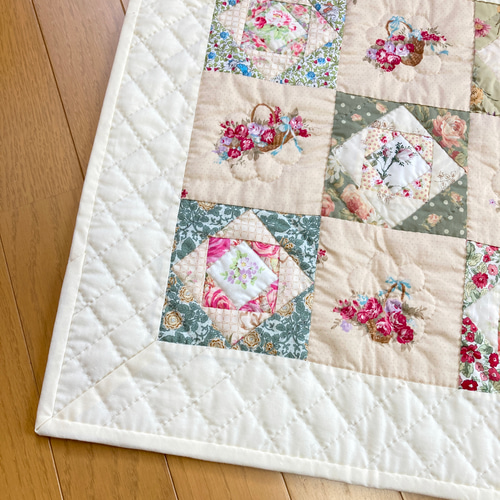 ローズのパッチワークタペストリー パッチワークキルトタペストリー