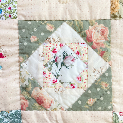 ローズのパッチワークタペストリー パッチワークキルトタペストリー