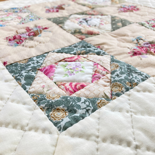ローズのパッチワークタペストリー パッチワークキルトタペストリー