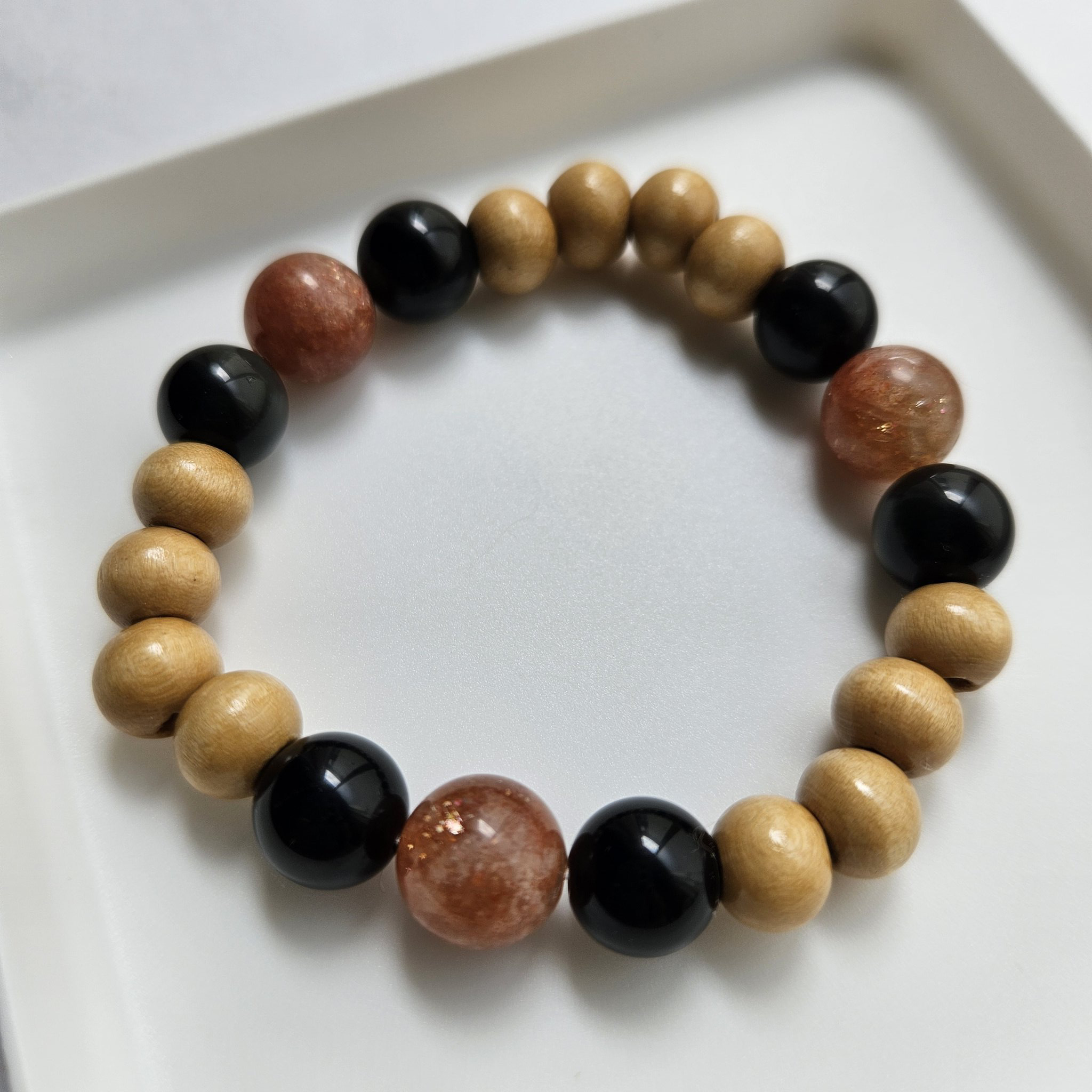 サンストーンとオブシディアンブレスレット