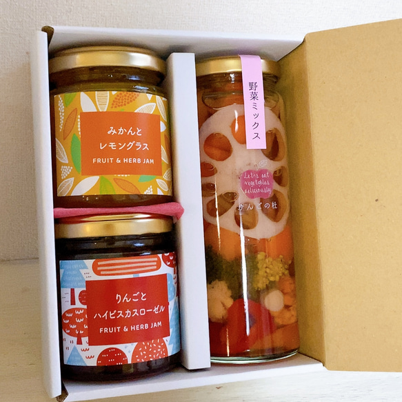 贈り物に！彩り綺麗なピクルスとジャム2個セット野菜MIX　りんご・みかんのジャム　ラッピング無料 1枚目の画像