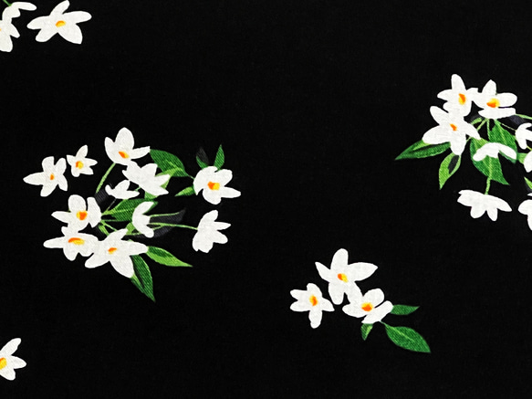 Michael Miller 110cm x 50cmずつ切売 - 谷に咲く百合の花/Black 2枚目の画像
