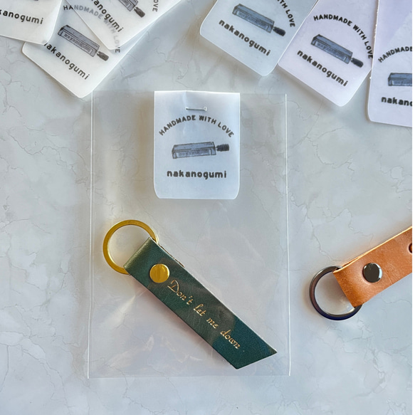 栃木レザー　エスコートカード　ネームタグ キーホルダー 名入れ　箔押しいたします　バッグチャーム　結婚式 4枚目の画像